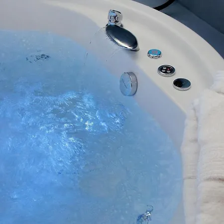 Luxury Wellness With Jacuzzi & Free Parking