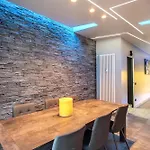 Apartmán Luxury Wellness With Jacuzzi & Free Parking