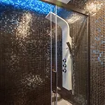 Luxury Wellness With Jacuzzi & Free Parking *
