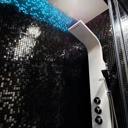 Διαμέρισμα Luxury Wellness Spa Apartment With Jacuzzi & Turkish Bath, Free Parking