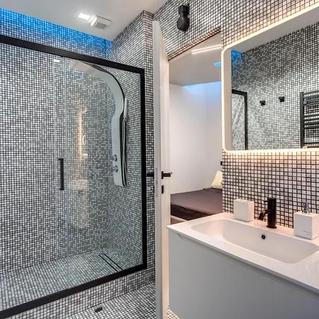 Апартаменты Luxury Wellness With Jacuzzi & Free Parking Рим