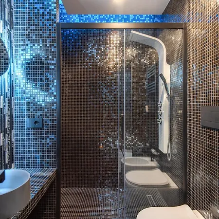 Апартаменты Luxury Wellness With Jacuzzi & Free Parking